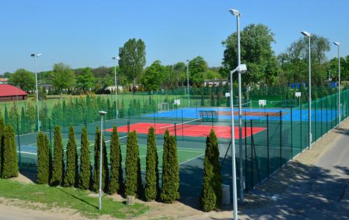 budowa-boiska-wielofunkcyjnego-Ostroroga